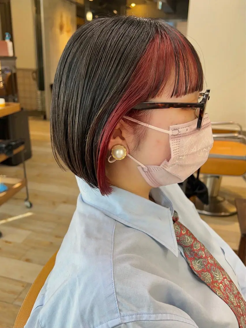 ショート カラー ヘアアレンジ 切りっぱなしボブ ミストバング イヤリングカラー  フェイスフレーミング インナーカラー サナ🌱 切りっぱなしボブのヘアスタイル