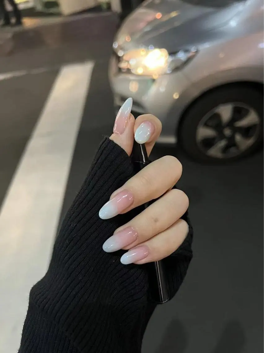 ネイル グラデーション 水色 夏ネイル エン Nail salonのネイルデザイン