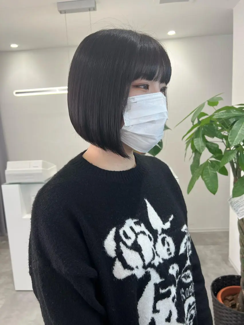 ショート カラー ブリーチ 透明感カラー ダークグレー ダブルカラー イヤリングカラー カット トリートメント LOOP REMIのヘアスタイル