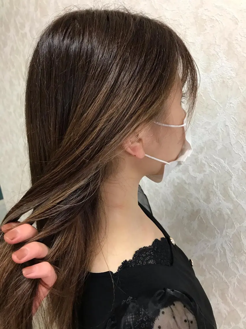 セミロング カラー ベージュカラー インナーカラー ミルクティーベージュ カット ヘアカラー トリートメント ブリーチ/髪質改善/ レイヤー/YUTO‎のヘアスタイル
