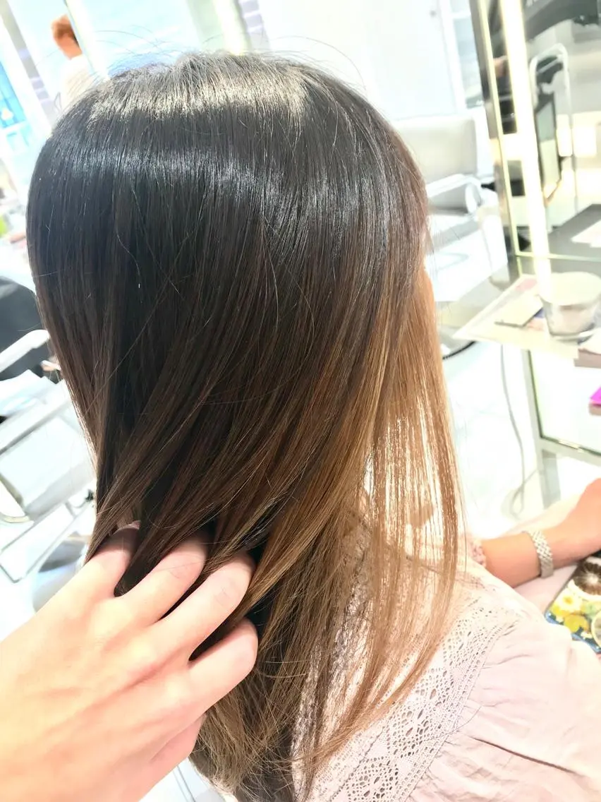 ミディアム カラー ベージュカラー イヤリングカラー 加藤 憂のヘアスタイル