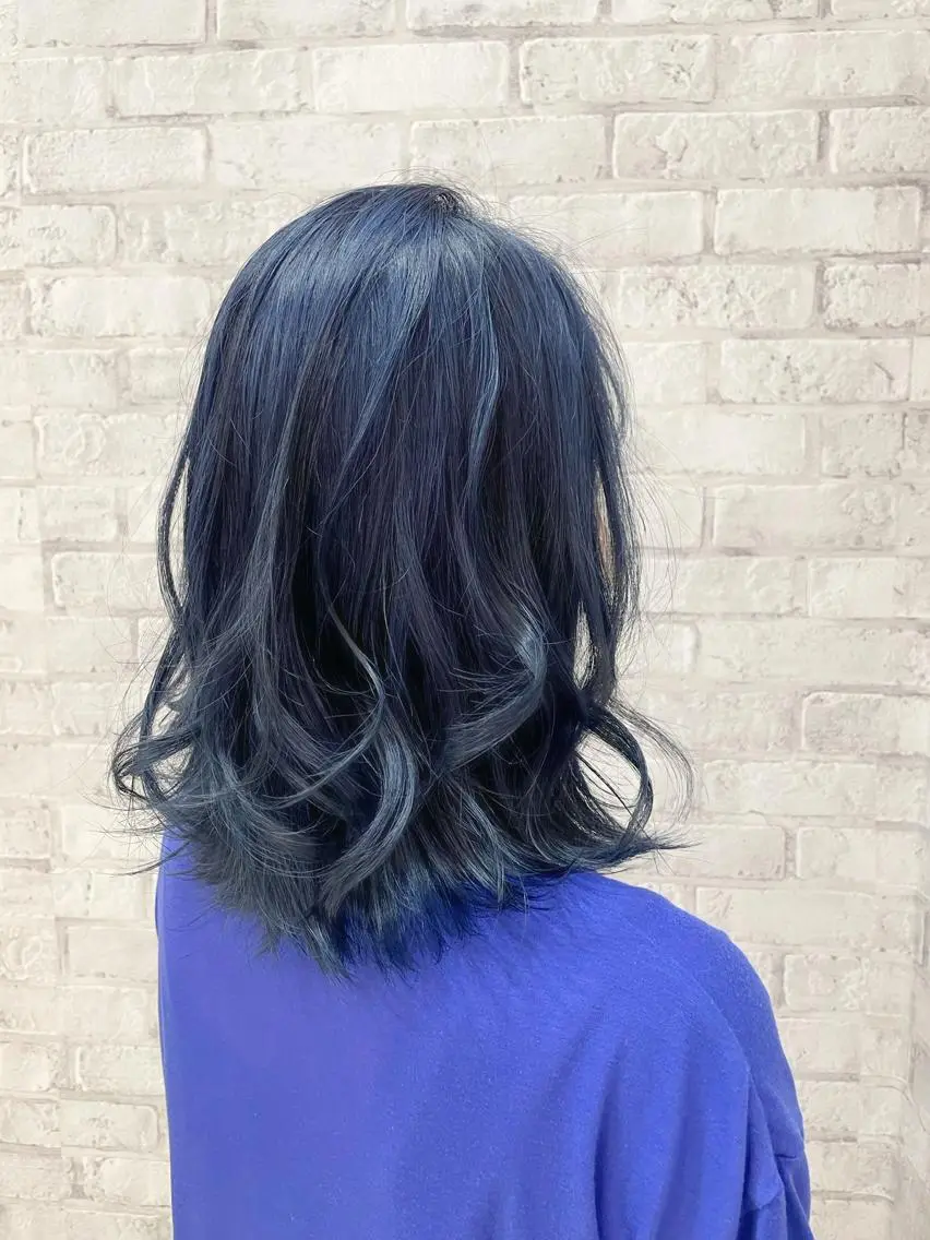 ショート カラー ヘアアレンジ ブリーチ ケアブリーチ ネイビーカラー ショートヘア カット ヘアカラー トリートメント 秋山 幸太のヘアスタイル