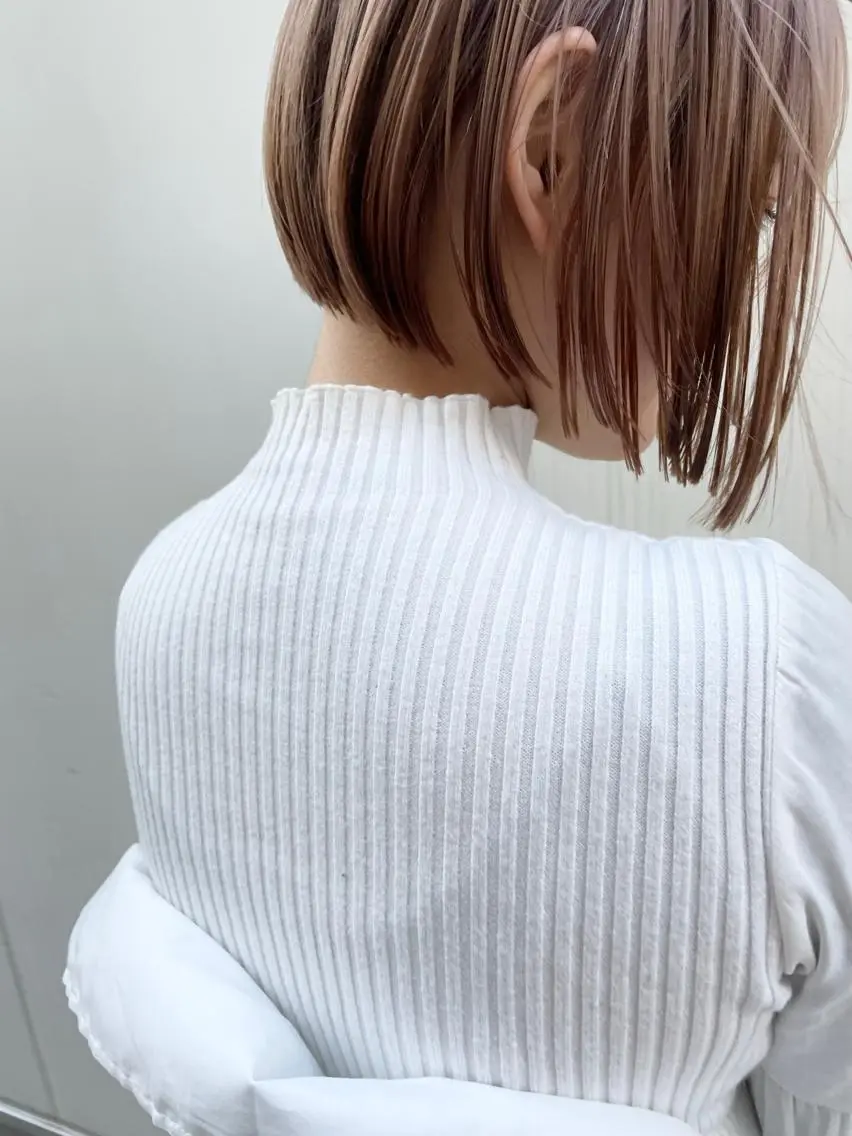 ショート カラー オカモト ミユウのヘアスタイル