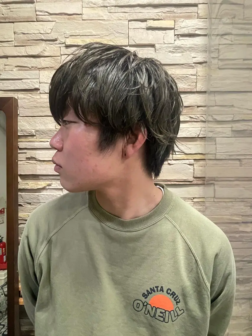 ショート カラー メンズ メンズブリーチ アッシュ ブリーチ ブリーチなしカラー 浅岡 昭汰のヘアスタイル