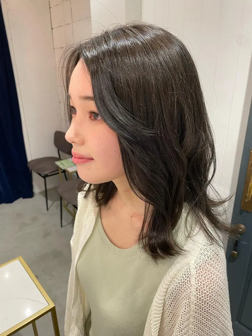 ミディアム カラー 透明感カラー グレージュ オリーブグレージュ オリーブグレー レイヤー♡ 石川優奈のヘアスタイル