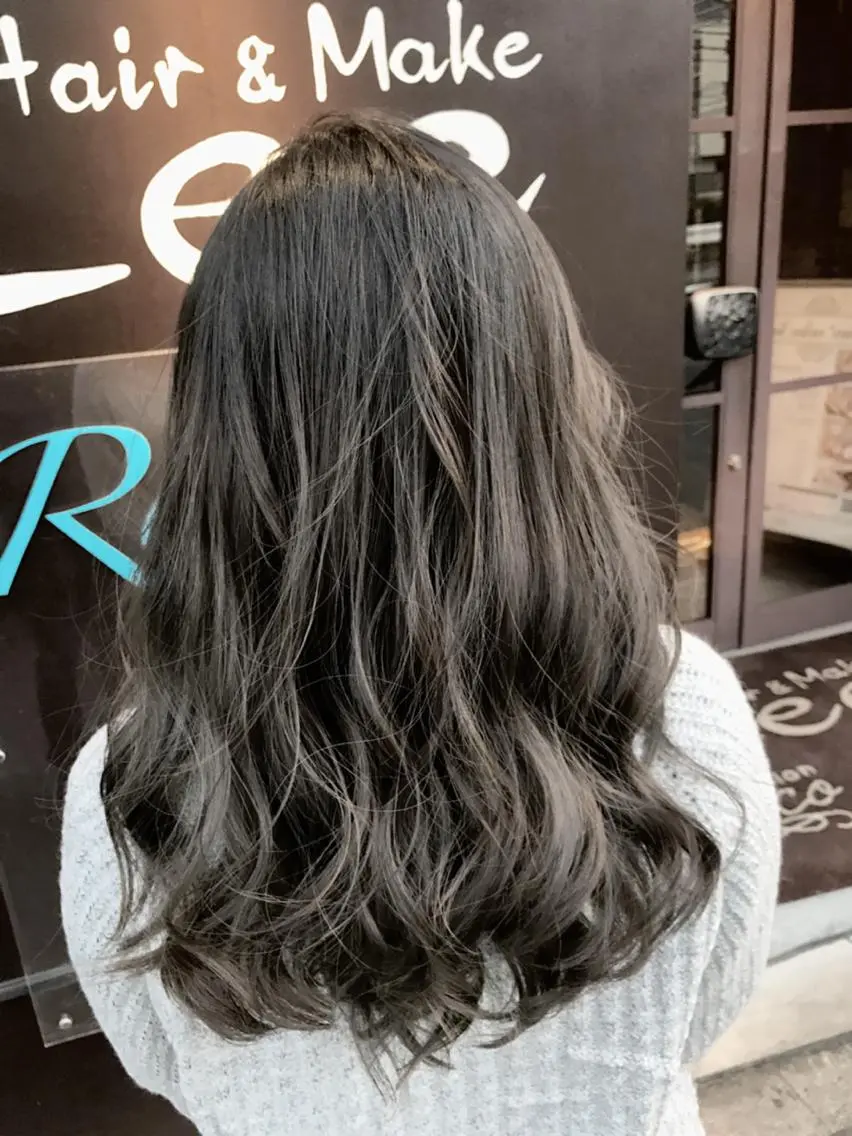 ミディアム アッシュ ハイライト Eliss 堀江のヘアスタイル