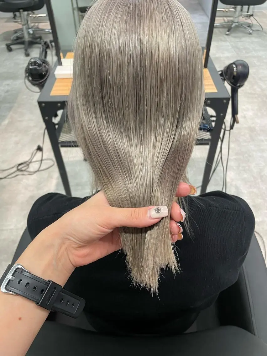 ミディアム カラー ヘアアレンジ グレージュ ハイトーンカラー 心斎橋/ブリーチ minamiのヘアスタイル