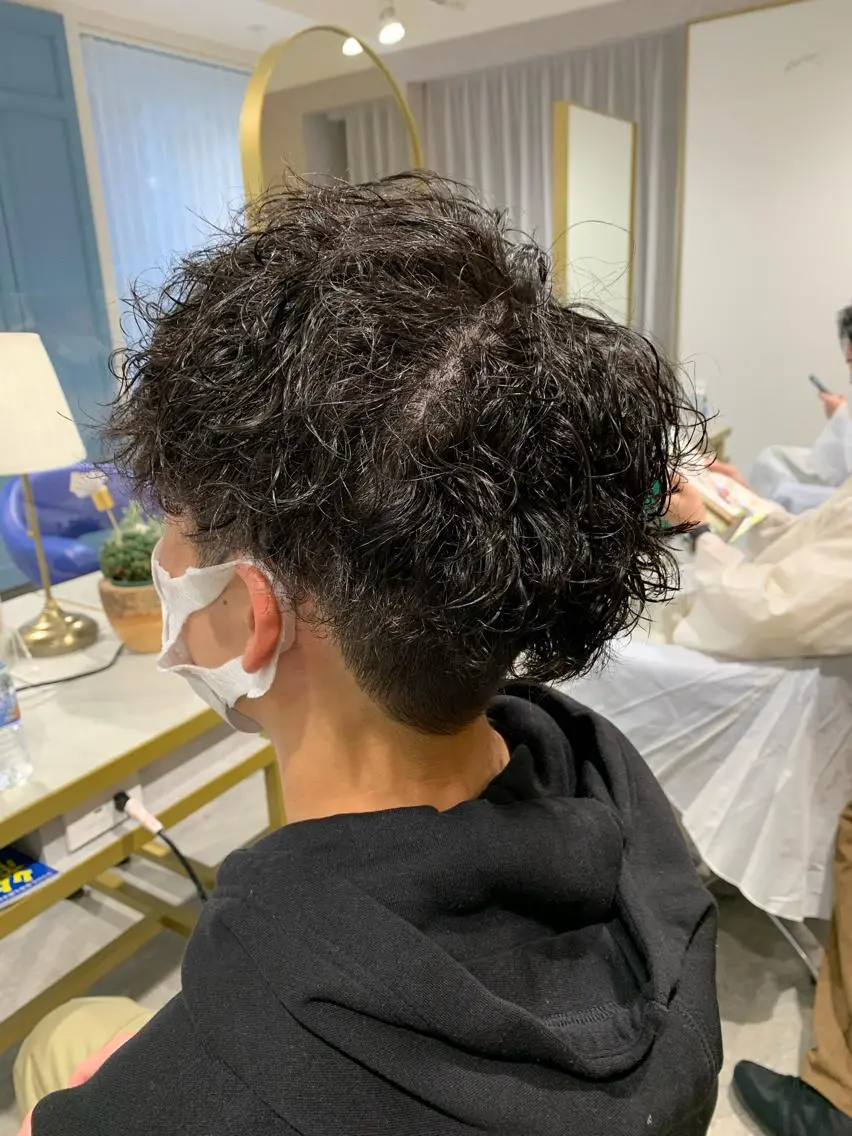 ショート パーマ ヘアアレンジ メンズ メンズパーマ ツイストスパイラルパーマ 波巻きパーマ スパイラルパーマ メンズパーマ職人 加藤 弘貴のヘアスタイル