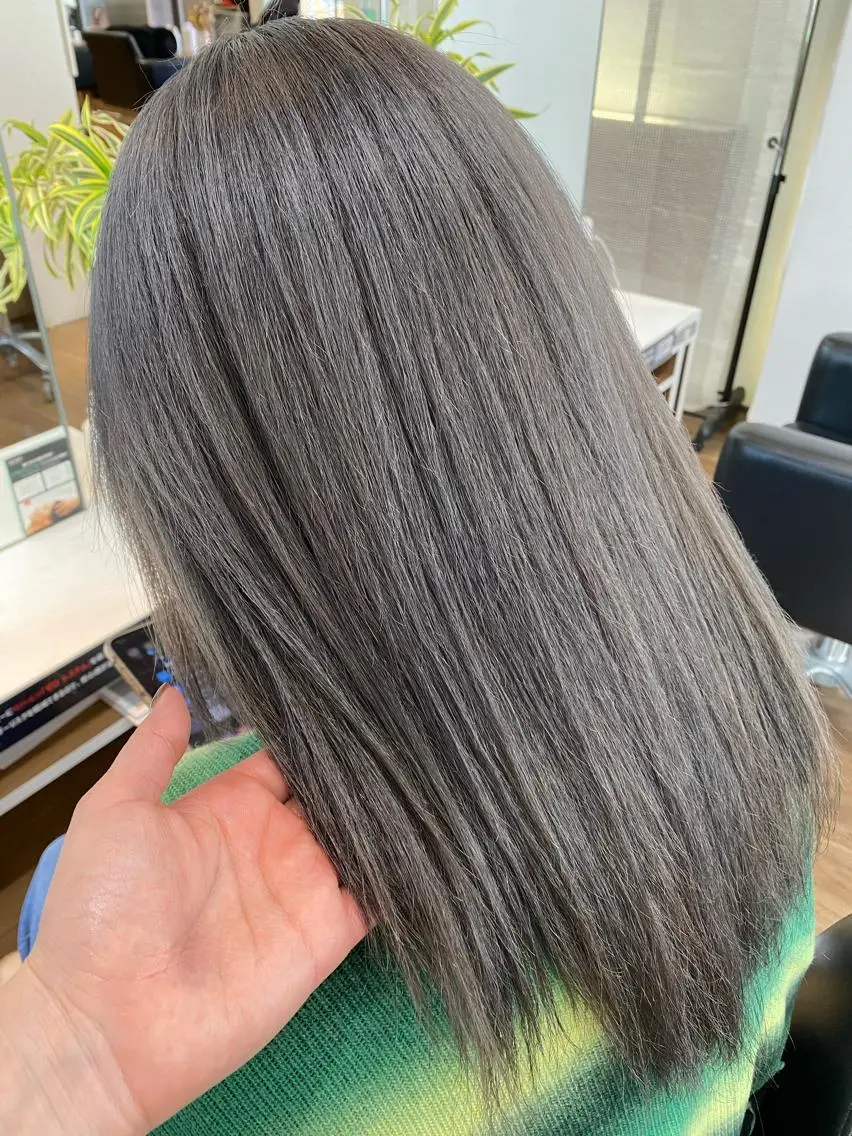 セミロング カラー シルバー 🫧セントリック経堂 SAKURA🫧のヘアスタイル