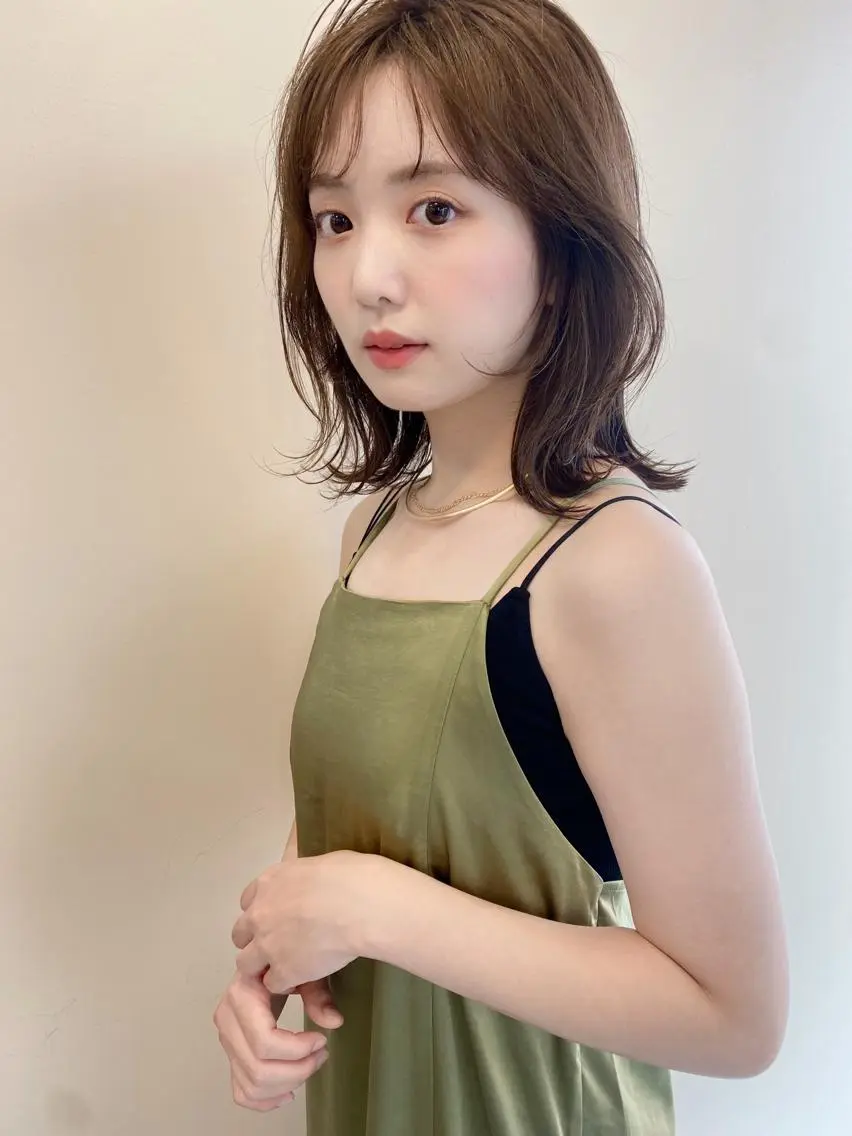 ミディアム くびれヘア くびれレイヤー レイヤーカット 鎌倉 彩のヘアスタイル