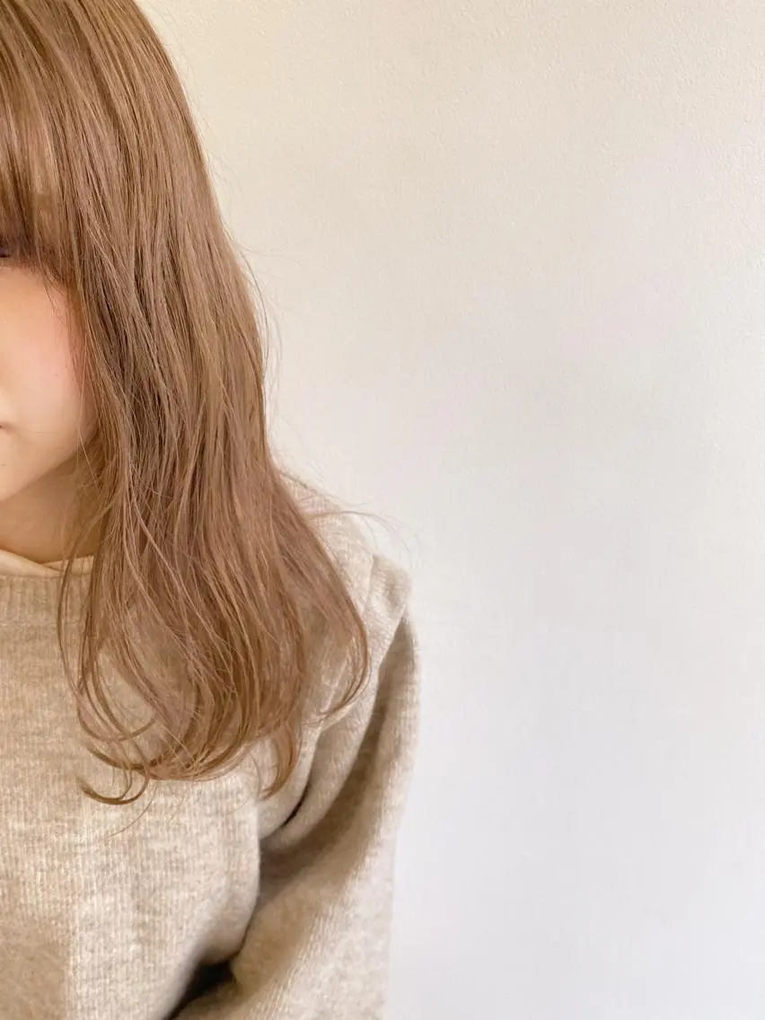 セミロング カラー 顔周りレイヤーカット ブリーチminamiのヘアスタイル