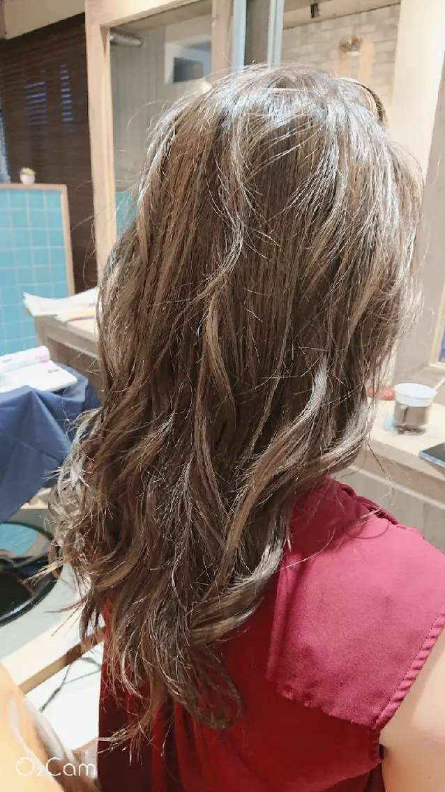 ロング カラー alushe 岡 陽子のヘアスタイル