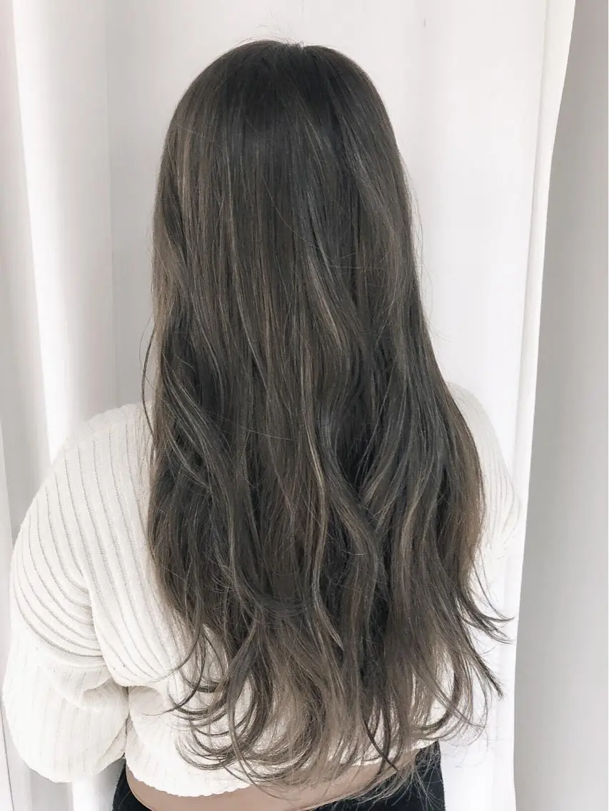 ロング アッシュ アッシュグレー ハイライト バレイヤージュ 藤沢 ハイライト竹内ケンゴのヘアスタイル