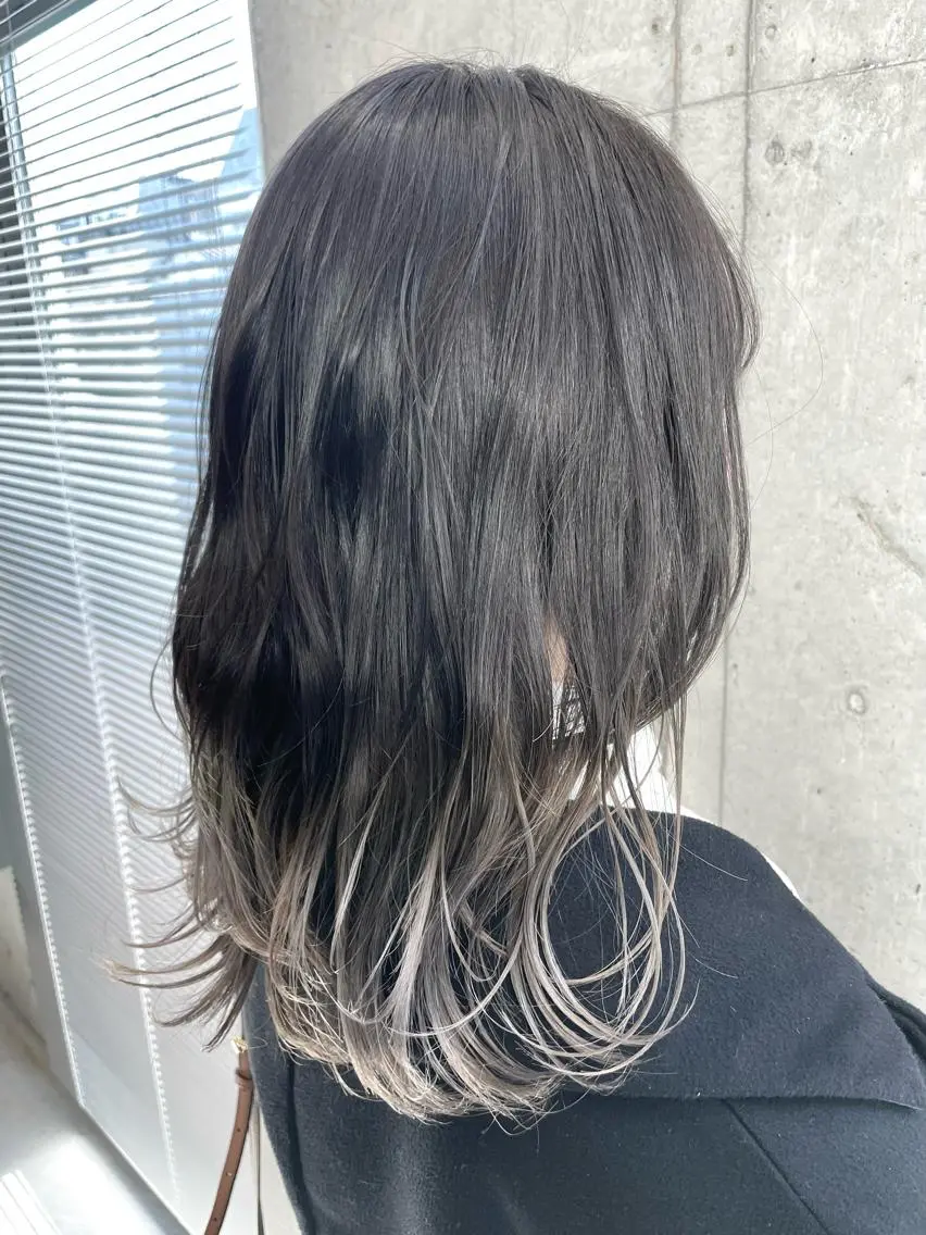 セミロング カラー インナーカラー 推し ブリーチ 髪質改善のヘアスタイル