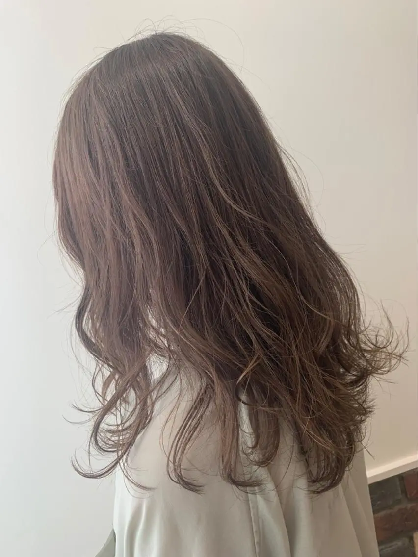 ロング 透明感カラー 🩶🩵🩷AIRIのヘアスタイル
