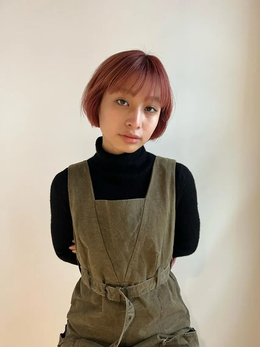 ショート カラー ブリーチ レッドカラー io濱川 遥のヘアスタイル