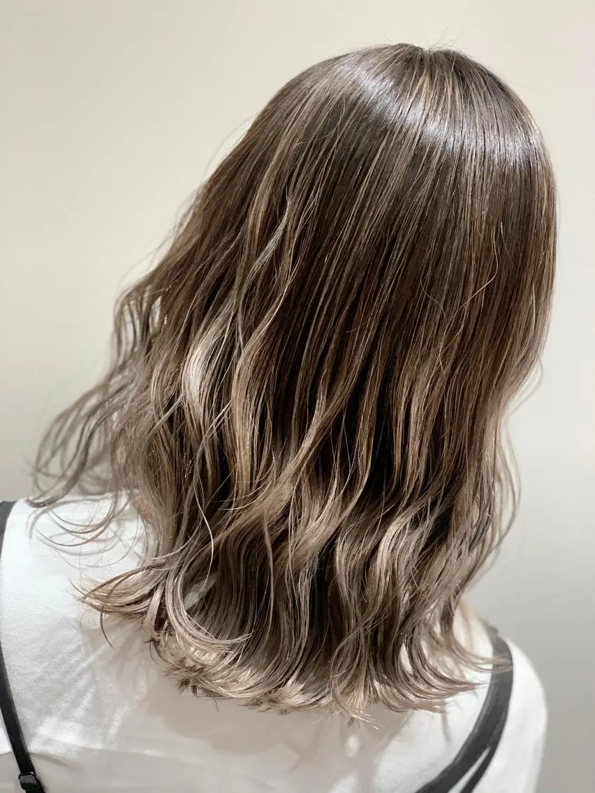 ミディアム カラー ヘアアレンジ ヘアカラー 髪質改善×ハイトーン 中田啄也のヘアスタイル