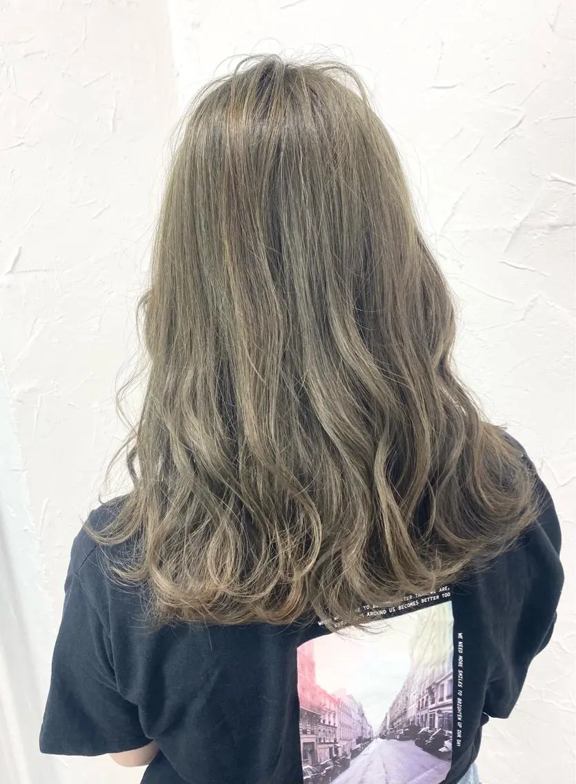 セミロング カラー バレイヤージュ ミストバング ベージュカラー 黒髪 ブリーチ 脱！黒髪 ダブルカラー【上野】のヘアスタイル