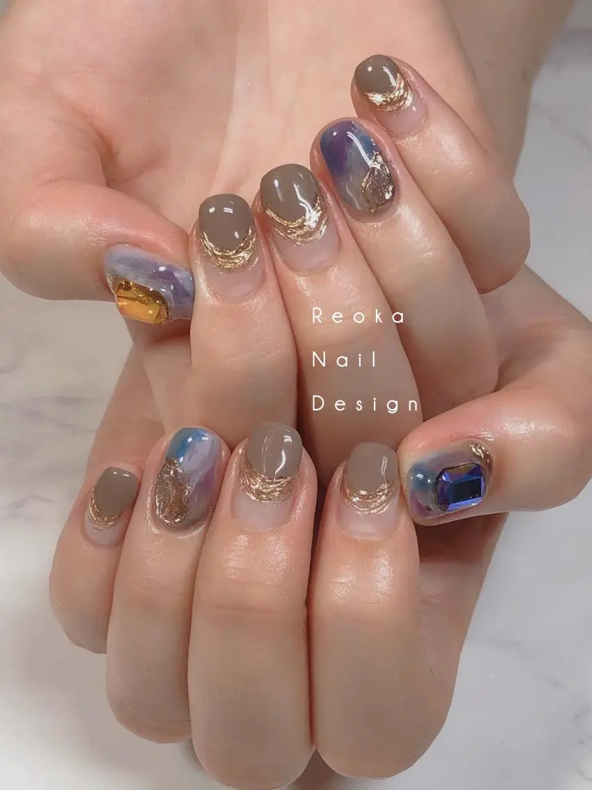 ミディアム ネイル Blowe ニュアンスのネイルデザイン