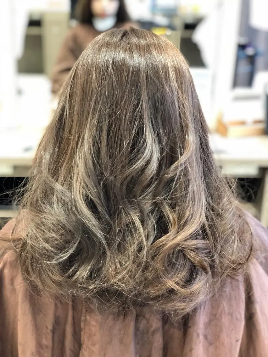 カラー ハイライトカラー ヘアカラー トリートメント 上村 将人のヘアスタイル