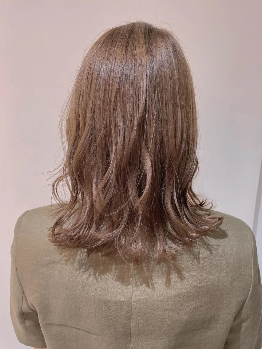 ミディアム カラー ベージュカラー ブリーチ ブリーチなしカラー カット ヘアカラー トリートメント 🦖鶴岡 香純🦖のヘアスタイル