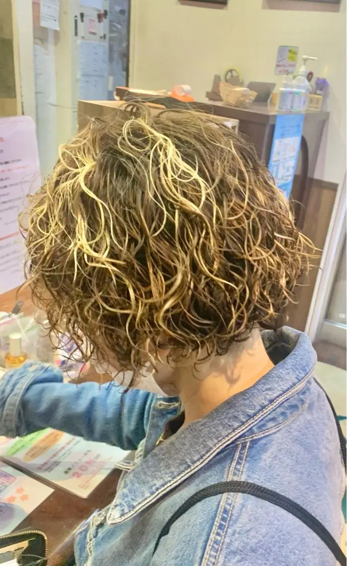 ショート カラー パーマ ハイライトカラー ハイライト カット パーマ トリートメント 山口 寛生のヘアスタイル