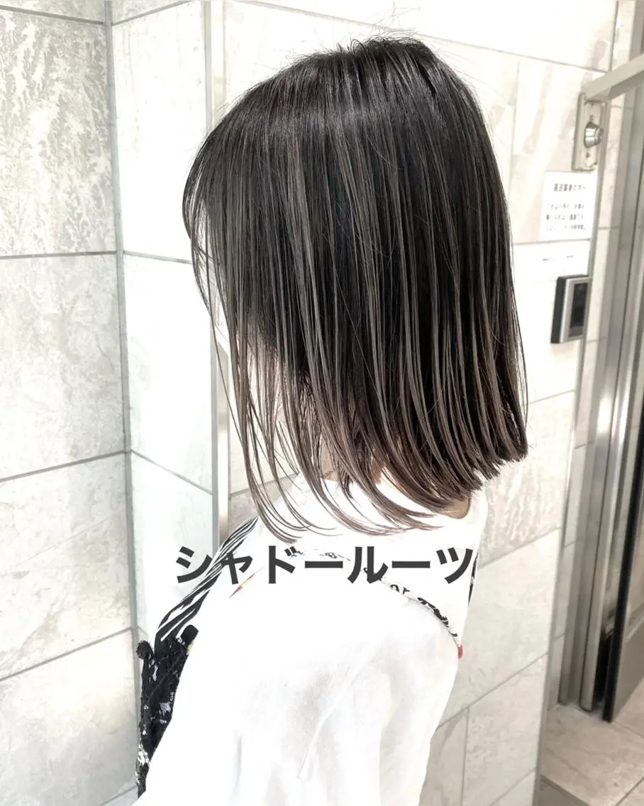 ミディアム カラー パーマ ヘアアレンジ シールエクステ アッシュ バレイヤージュ ベージュカラー ブリーチ ハイトーン カラーのヘアスタイル