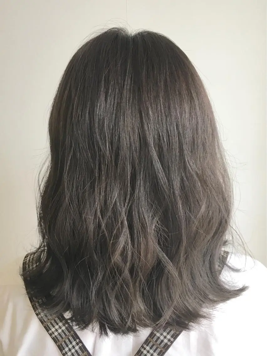 ミディアム カラー ダークグレー ダークグレージュ グレージュ yoshi ☆のヘアスタイル