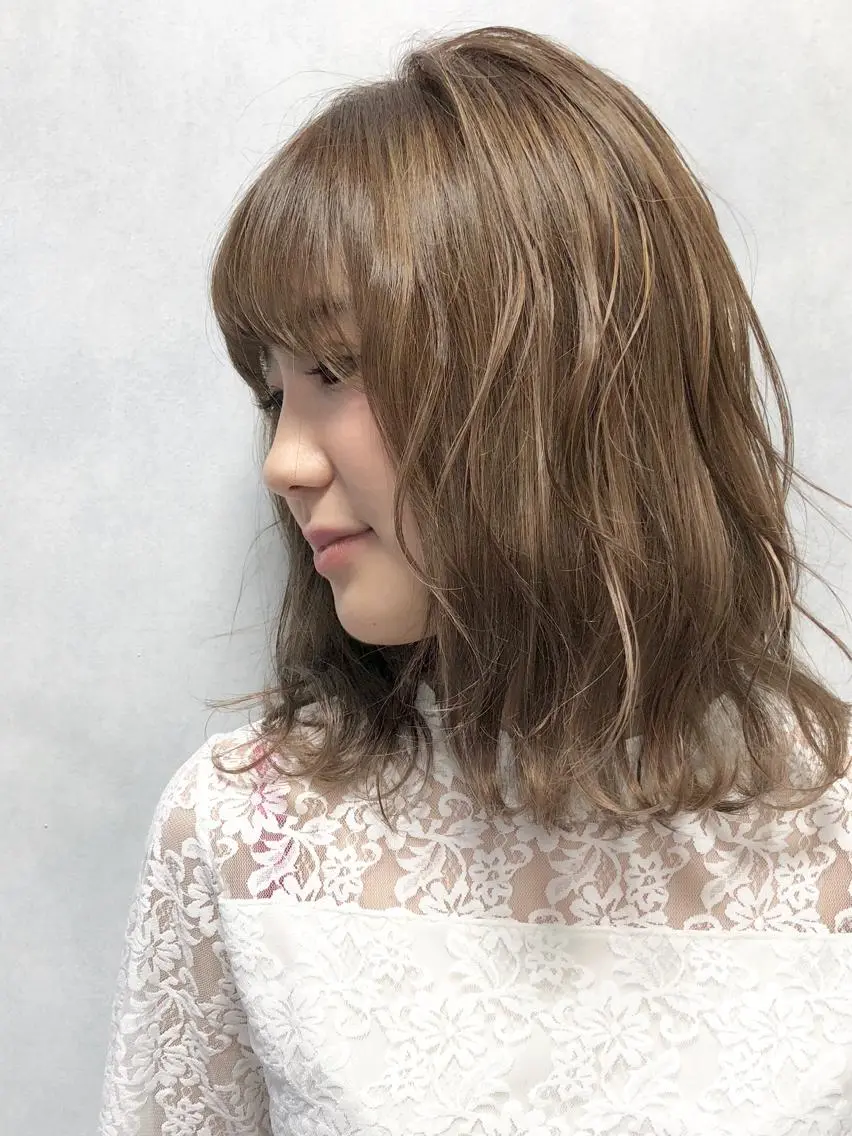 ミディアム 外国人風カラー ハイライト ヘアカラー トリートメント 小澤大輔 YOLO hairのヘアスタイル