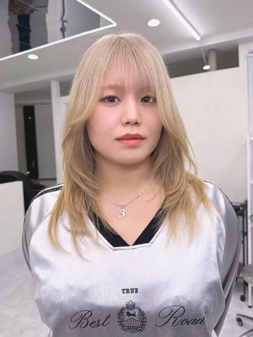 セミロング カラー アディクシーカラー アッシュ バレイヤージュ ベージュカラー ブルーカラー 髪質改善ストレート髪 質改善カラー特化中崎のヘアスタイル