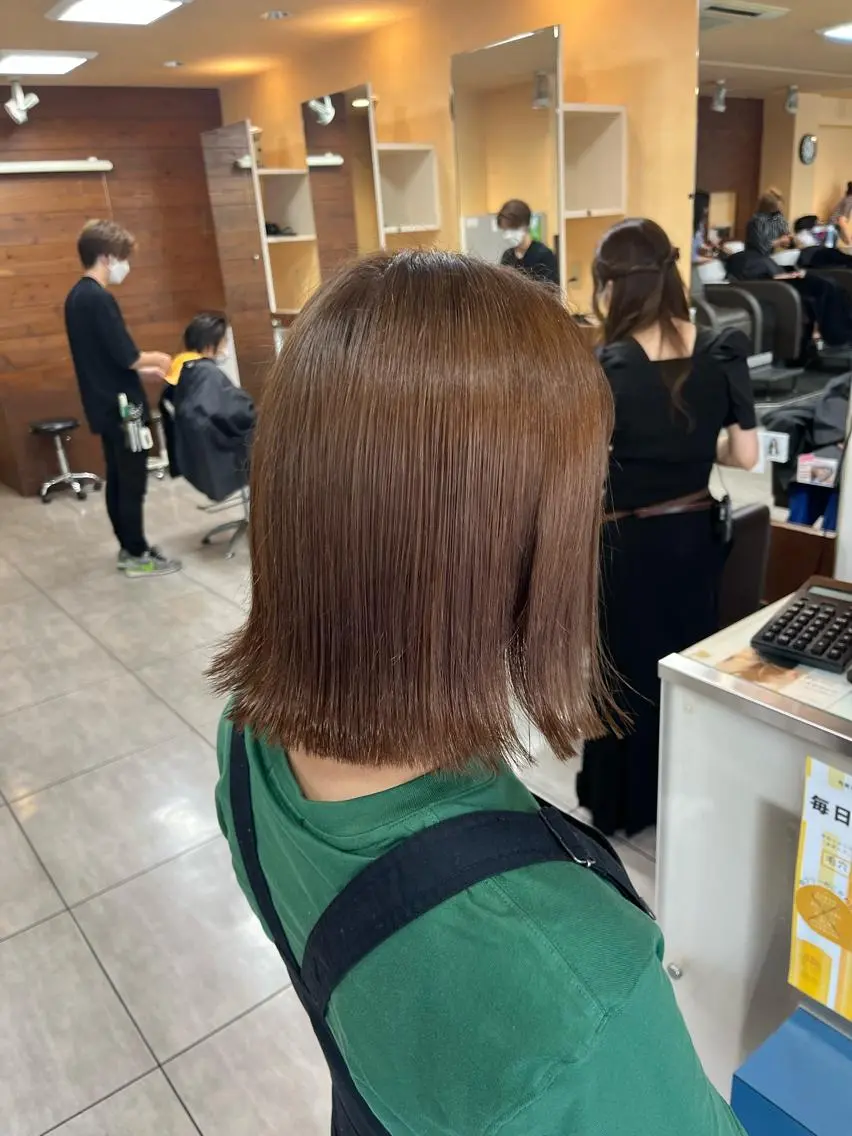 ショート カラー インナー×縮毛矯正 ピンクカラー澤井里菜のヘアスタイル