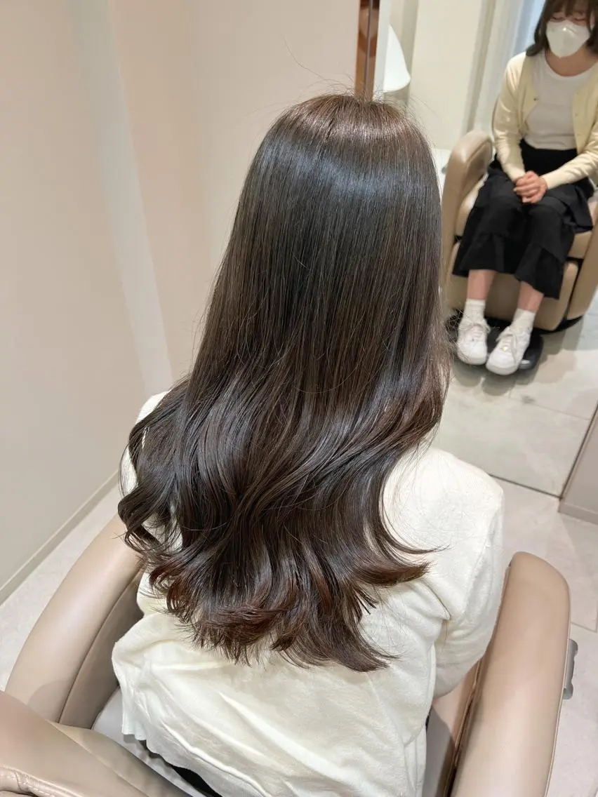ロング カラー ベージュカラー オリーブベージュ ヘアカラー トリートメント THINK SHOP sakiのヘアスタイル