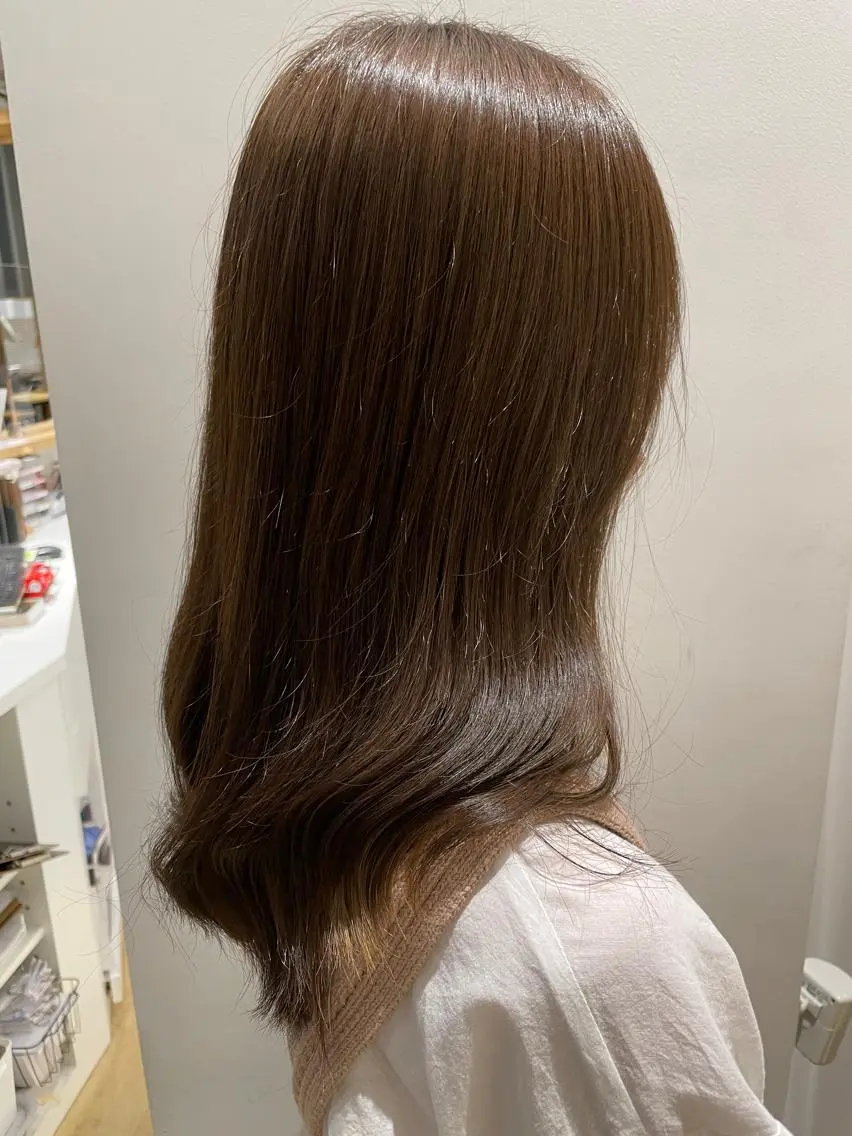 セミロング カラー ヘアカラー トリートメント 美髪形成！色素改善！ 秋田　和輝のヘアスタイル
