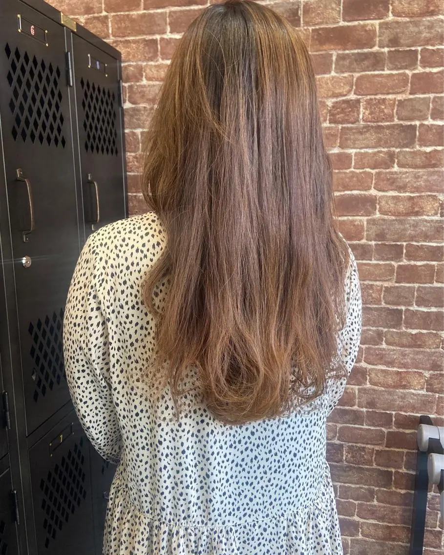 ロング カラー パーマ ヘアアレンジ メンズ キッズ ネイル マツエク・マツパ アイブロウ アッシュ ベージュカラー 透明感カラー ミルクティーベージュ 眉カラー 久木原 ゆりのヘアスタイル
