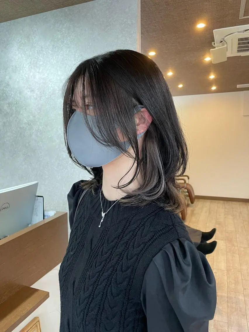 ミディアム カラー インナーカラー シルバー レイヤーカット 🫧ヒシダアキ taboo.i🫧のヘアスタイル
