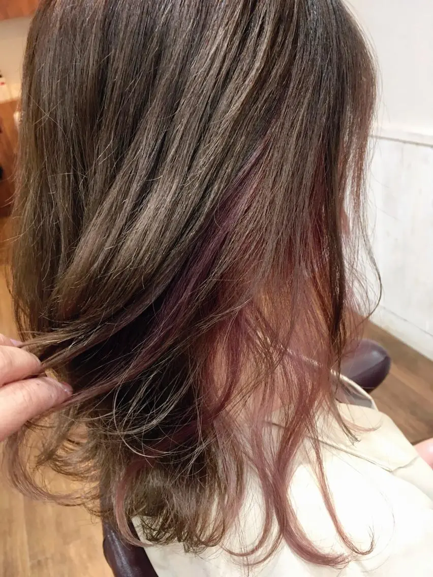 カラー 塩崎 明菜のヘアスタイル