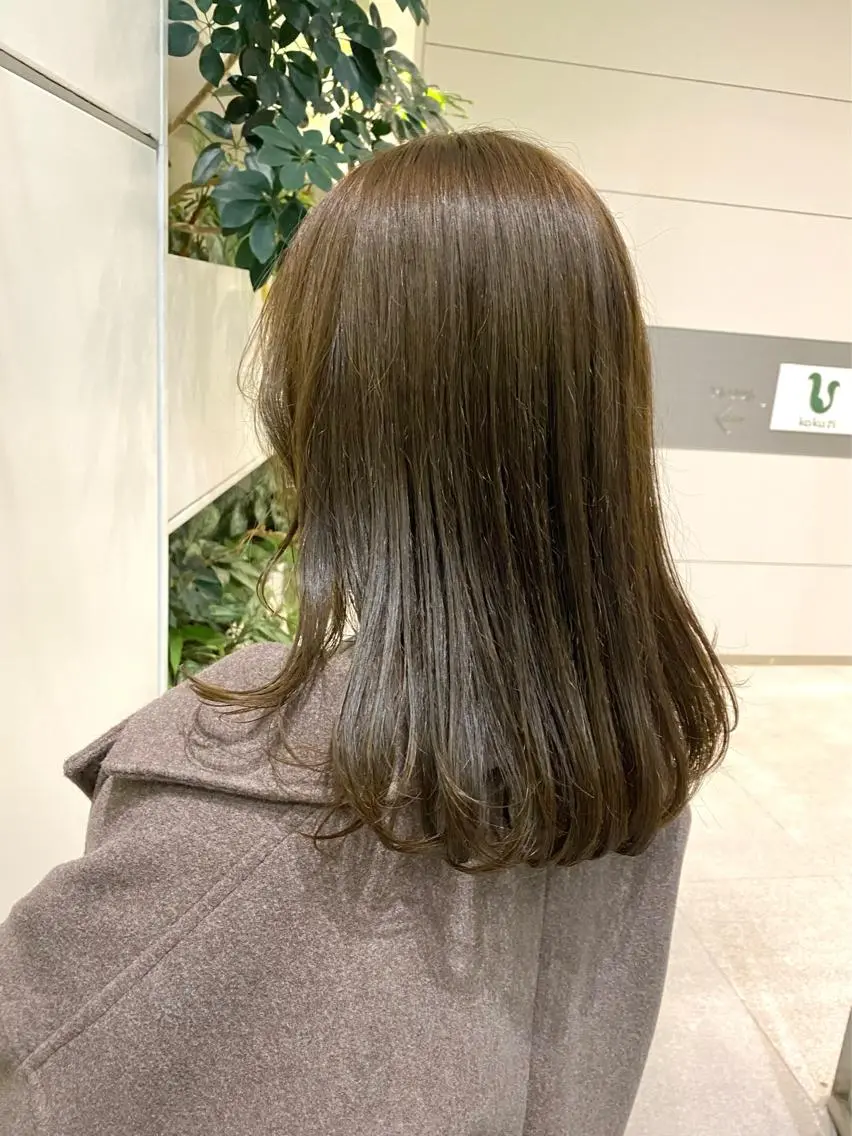 ロング カラー グレージュ オリーブグレージュ オリーブグレー くさかみさき🌼暖色 /耳つぼ/オタク🌼のヘアスタイル