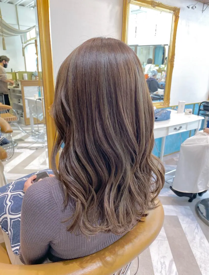 ミディアム ヘアカラー トリートメント レイヤーカット /透明感カラー西田のヘアスタイル
