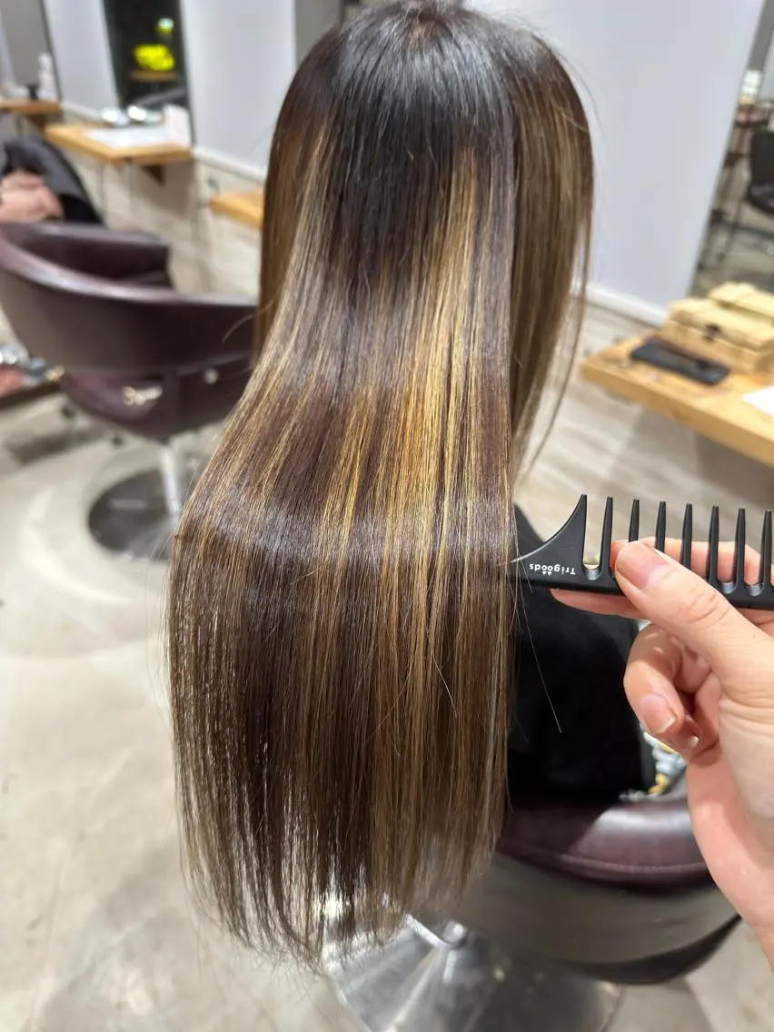 セミロング ハイライト トリートメント ヘアカラー トリートメント 北村 雄太のヘアスタイル