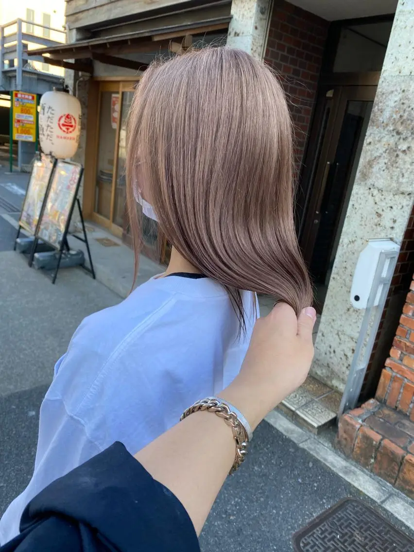 セミロング カラー ベージュカラー 透明感カラー ミルクティーベージュ ハイトーン/メンズ 水野翔太のヘアスタイル