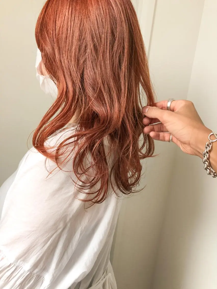 セミロング カラー ベージュカラー ブリーチ ケアブリーチ オレンジ オレンジベージュ ヘアカラー トリートメント 岡本康平/ボブ/ブリ ーチ/酸性ストレートのヘアスタイル