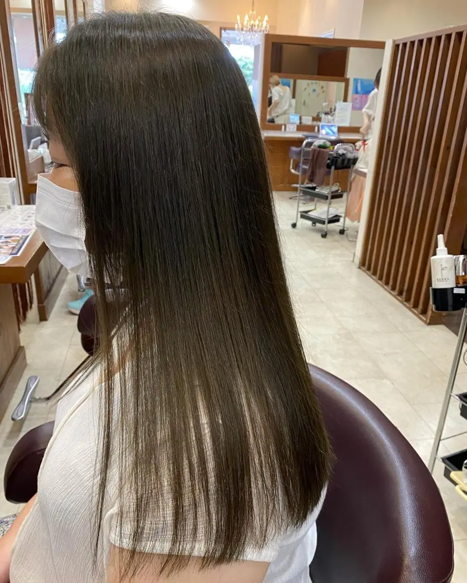 ショート カラー ベージュカラー ハイライトカラー インナーカラー オリーブベージュ ハイライト justbeauty CiNQのヘアスタイル