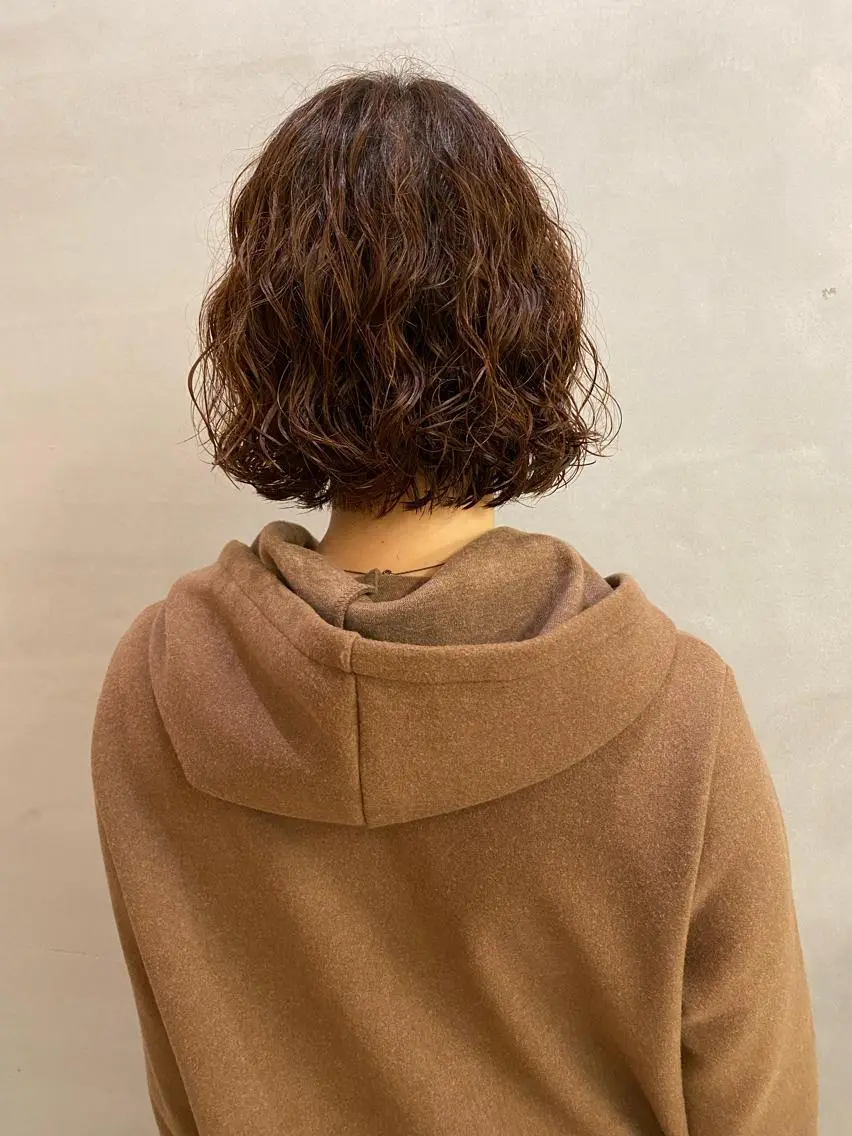 ミディアム カラー ヘアアレンジ ミディアムパーマ ボブ 、 、のヘアスタイル