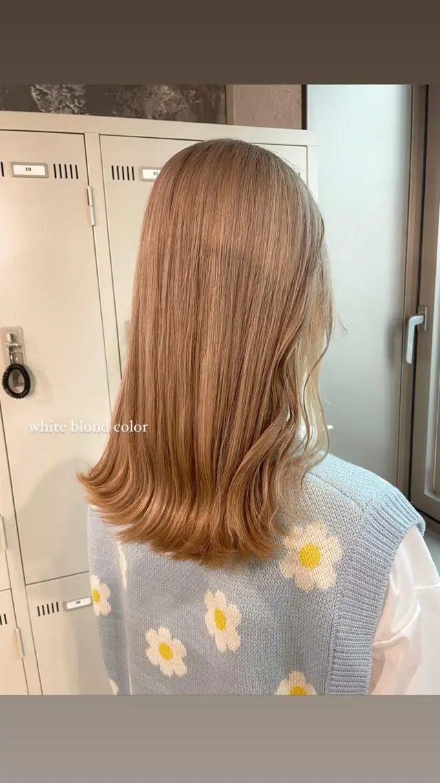 セミロング カラー パーマ ヘアアレンジ メンズ ネイル マツエク・マツパ アイブロウ 透明感カラー・レイヤ ー🎀amika🎀のヘアスタイル