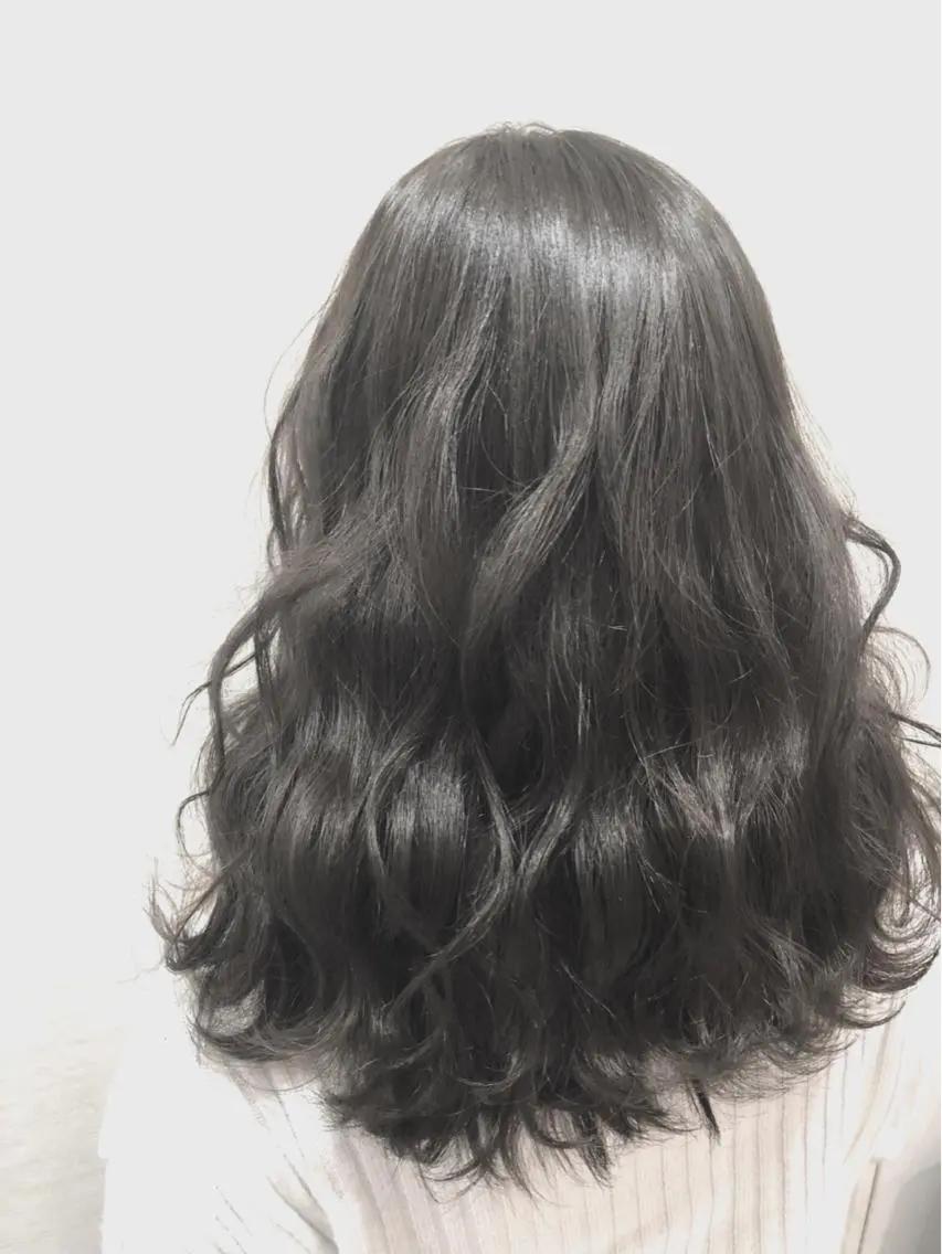 セミロング カラー ダークグレー カット ヘアカラー トリートメント 萩原 凌✄﻿のヘアスタイル