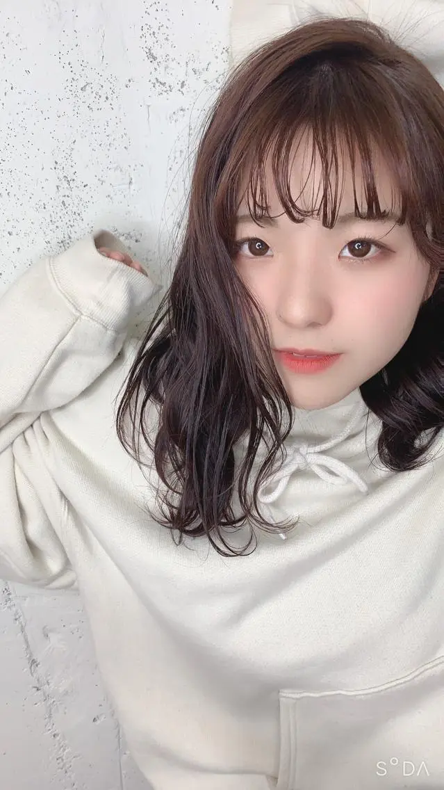 セミロング カラー 透明感ハイトーン🦄 キラ🌈のヘアスタイル
