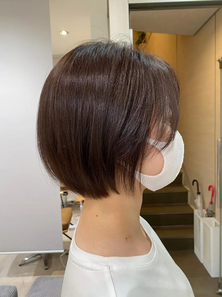 ショート 顔まわりカラー特化 赤津百合絵のヘアスタイル