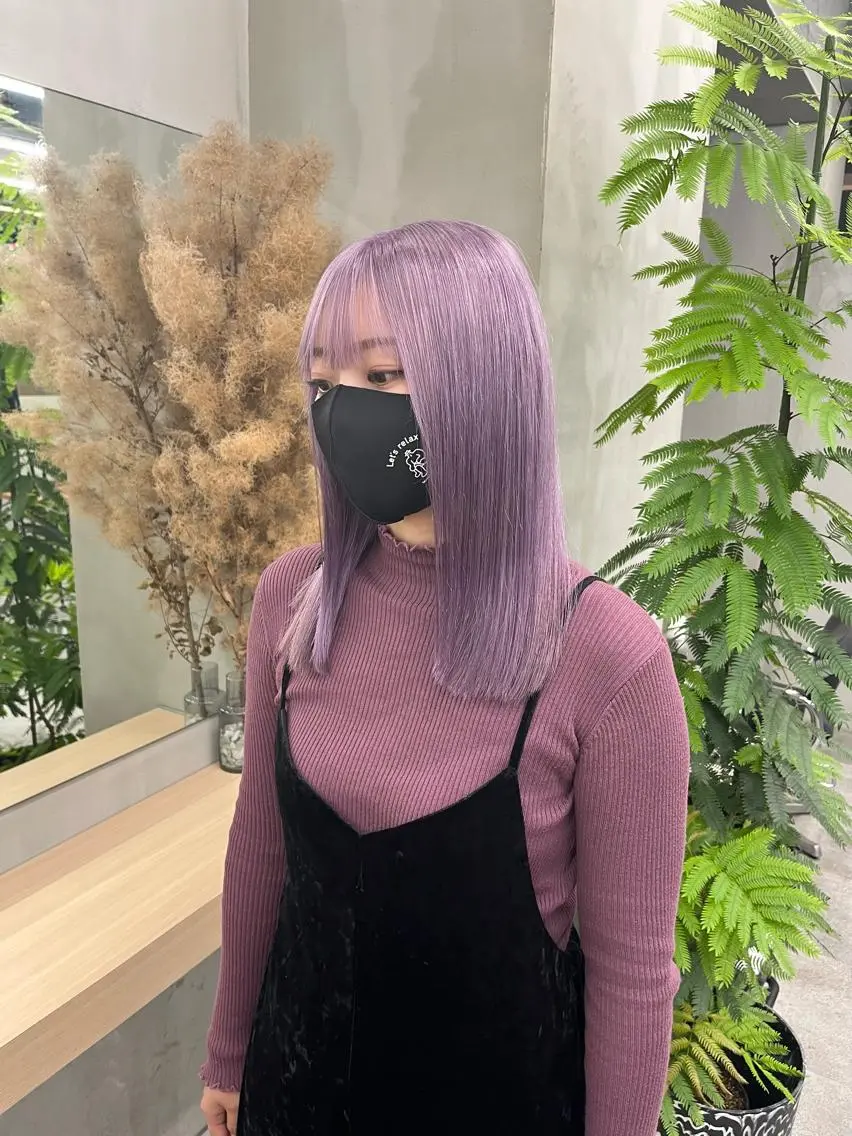 セミロング カラー イツク ⚡️ ルーツ/ハイトーンのヘアスタイル