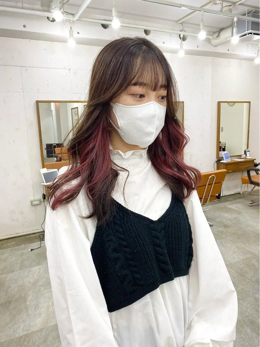 セミロング カラー イヤリングカラー インナーカラー オリーブ/アッシュ やわらか透明感カラーのヘアスタイル