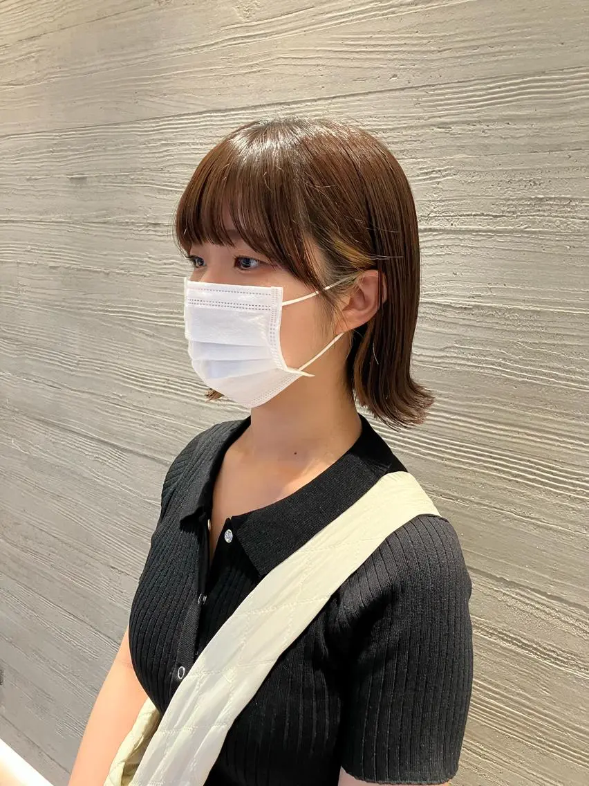 ショート ボブ 外ハネヘア サキ🤍ハイトーン 🩰くびれ巻きヘアのヘアスタイル